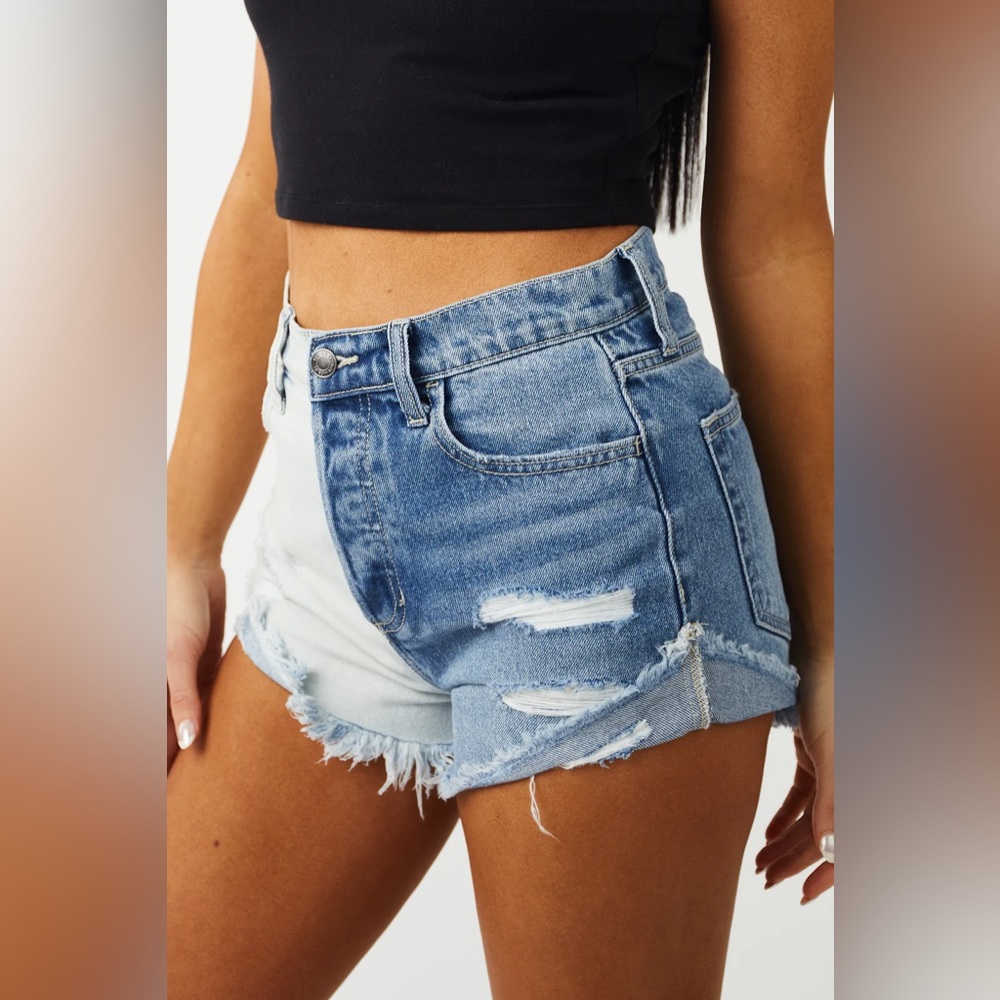 Lime Lush Light Wash Colorblock Distressed Mom Shorts Sz- Small NWT!